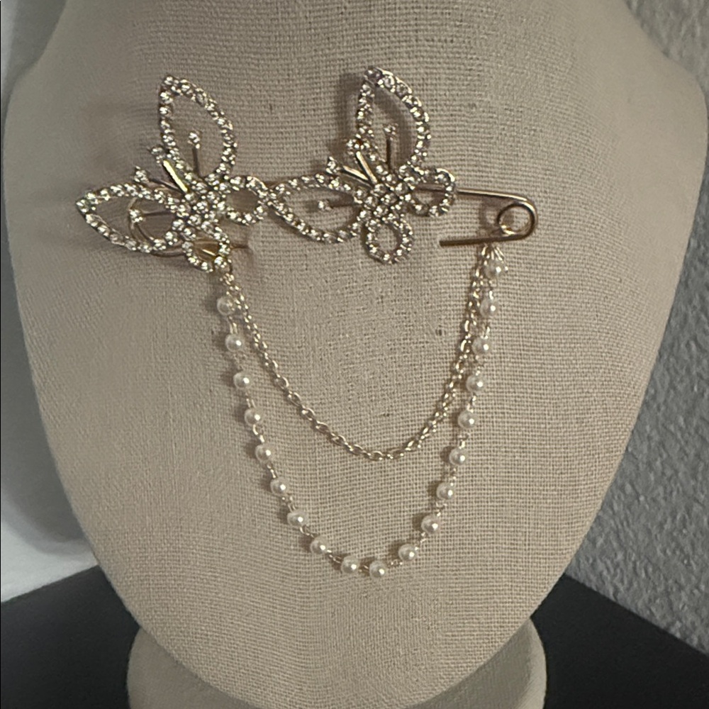 Elegant Gold Butterfly Brooch with Pearl Chains